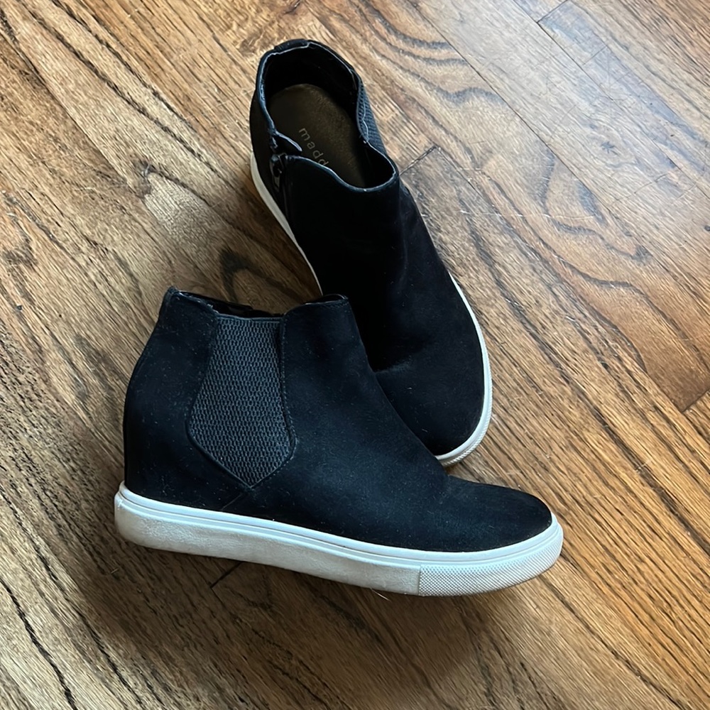 madden girl Paramount Wedge Sneaker